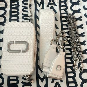 NWOT Marc Jacobs Monogram Snapshot